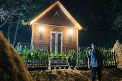 MC Quyền Linh ăn cơm bụi, đi dép tổ ong bỏ 200 tỷ xây khu văn hóa cho người Khmer