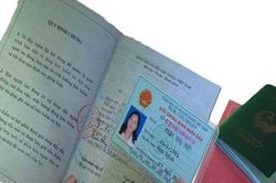 Sổ hộ khẩu 'kêu oan' sau đề xuất 'đi vắng 12 tháng' bị gạch tên