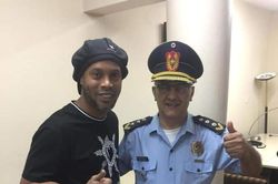 Tình tiết trong vụ Ronaldinho dùng hộ chiếu giả