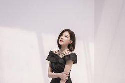 'Tiểu tam' Lương Thanh đẹp thanh lịch với váy Hà Duy