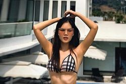 Người mẫu Ngọc Trinh đăng ảnh nóng bỏng: 'Muốn hạnh phúc hãy ngắm em'