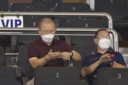 Hoãn vòng loại World Cup, thầy Park mừng hay lo?