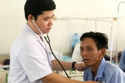 Hàm răng giả chui vào thanh quản người đàn ông 47 tuổi