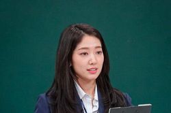 Hóa ra Park Shin Hye đồng ý tham gia show 'Knowing Brothers' là vì người này