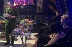 Nhóm công nhân rủ tiếp viên nữ 'bay lắc' trong quán karaoke
