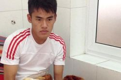 Hậu vệ Nguyễn Anh Hùng: Tấm gương sáng về nghị lực
