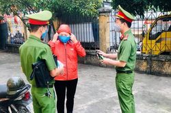 Tuần tra, lập chốt kiểm soát phòng ngừa dịch Covid-19 lây lan