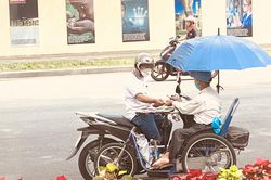 Gần 12.000 người bán vé số được TPHCM hỗ trợ trong đợt dịch COVID-19