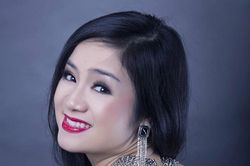 NSND Thu Hà 'lá ngọc cành vàng' đẹp quyến rũ tuổi 50