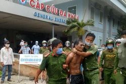 Khống chế đối tượng tâm thần mang xăng phóng hỏa BV Đa khoa Quảng Ngãi