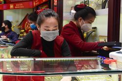 Doanh nghiệp Việt tăng giá mua vàng