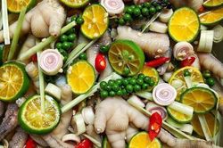 Chân gà ngâm sả tắc và 4 món ăn vặt thu hút giới trẻ