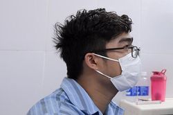 Bác sĩ đầu tiên mắc Covid-19: 'Tôi trẻ, khỏe nên không đáng ngại'