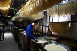 Người Nhật Bản làm ra váng đậu truyền thống thế nào