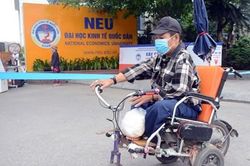 'Cây gạo - NEU' giúp người nghèo vượt qua đại dịch
