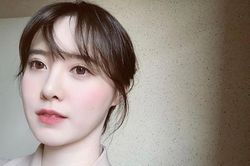 'Nàng cỏ' Goo Hye Sun đẹp như hoa sau 1 năm ly hôn Ahn Jae Hyun: Hóa gái 18!