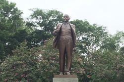 Đoàn đại biểu Đảng, Nhà nước dâng hoa tại tượng đài V.I. Lenin