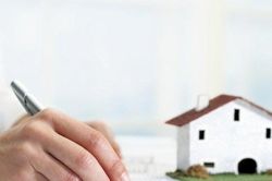 Sổ đỏ nhà đất chỉ do chồng đứng tên, ly hôn chia thế nào?