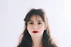Song Hye Kyo nổi loạn, Goo Hye Sun nền nã trên MXH: Vực dậy sau 1 năm ly hôn!