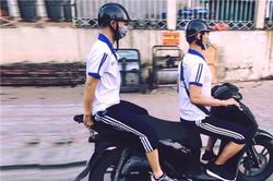 Vừa mới 'hạ cánh' ở trường, hội 'thứ ba học trò' đã có muôn vàn chuyện để kể