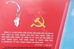 Đặc biệt coi trọng xây dựng, rèn luyện cán bộ của Đảng