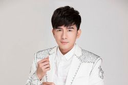 Đan Trường 'chuyển nghề', tự sản xuất và quay hình cho MV mới