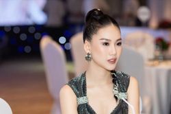 Siêu mẫu Quỳnh Hoa: 'Có người định 'mua đứt' tôi 20 tỷ, nhưng tôi không làm giàu bằng cặp với đại gia'