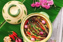 Mẹo làm cá kèo kho tộ không tanh, không nát cực kỳ đưa cơm