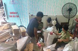 Tạm giữ số lượng lớn phụ tùng ô tô có dấu hiệu giả mạo nhãn hiệu tại Hà Nội