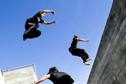 Clip: 'Dựng tóc gáy' màn nhào lộn Parkour vượt chướng ngại vật