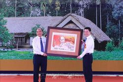 Thủ tướng ký phát hành bộ tem kỷ niệm 130 năm Ngày sinh Chủ tịch Hồ Chí Minh