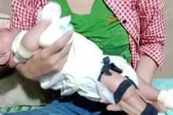 Thực hư cha đạp gãy chân bé sơ sinh vì 'quấy khóc'