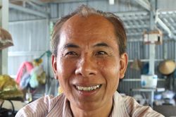 Một mình 'gánh nặng' hai vai