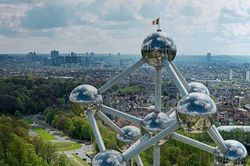 Atomium - Tòa nhà độc đáo với thiết kế cấu trúc nguyên tử