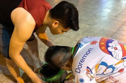 Đi bắt dế cùng con riêng của vợ, chồng Lê Phương chuẩn 'hàng hiếm'