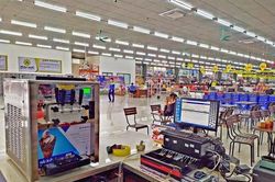 Chọn máy làm kem tươi để kinh doanh trong trung tâm thương mại: Cần cân nhắc điều gì?