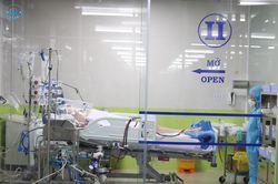 Phi công người Anh âm tính với COVID-19, đang điều trị bệnh nền