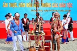 Nét đẹp trang phục của đồng bào Chăm H'roi