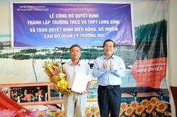 Thành lập Trường THCS - THPT Long Bình và trao quyết định điều động, bổ nhiệm cán bộ
