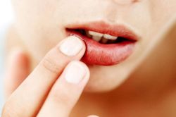 9 dấu hiệu 'tố cáo' bạn đang bị nóng trong người