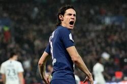 PSG tri ân cựu binh Cavani bằng hợp đồng… 2 tháng