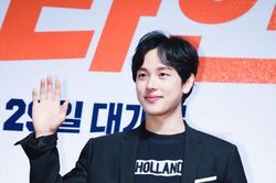 Im Siwan (ZE:A) yêu đương Shin Se Kyung trong phim của trợ lý biên kịch 'Hậu duệ mặt trời', 'Goblin'
