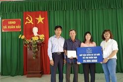 Hỗ trợ nhân đạo các gia đình nạn nhân tại Nghệ An và Ninh Thuận