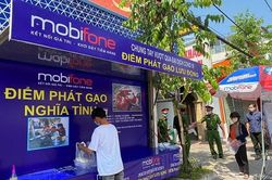 TP. HCM phát gạo miễn phí cho người dân có hoàn cảnh khó khăn