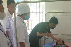 Nghệ An: Mâu thuẫn gia đình mẹ rủ con gái ăn lá ngón tự tử