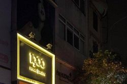 Nhà dân bị đốt cửa cuốn trong đêm