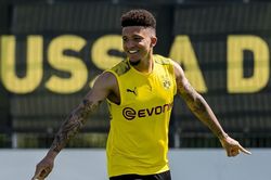 Chelsea 'giương cờ trắng', Sancho cập bến MU
