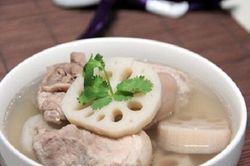 Bí quyết chế biến món canh chân giò hầm củ sen chuẩn vị nhà hàng
