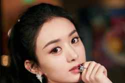 Lộ diện hình ảnh đầu tiên của con trai Triệu Lệ Dĩnh