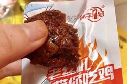 Đồ ăn gắn mác 'nội địa' Trung Quốc giá siêu rẻ bán tràn lan